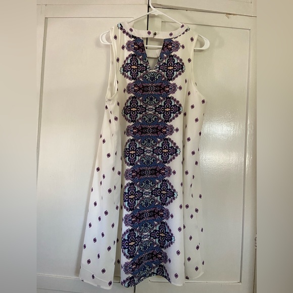Exhilaration Sleeveless dress. Cream & Purple - Picture 2 of 5